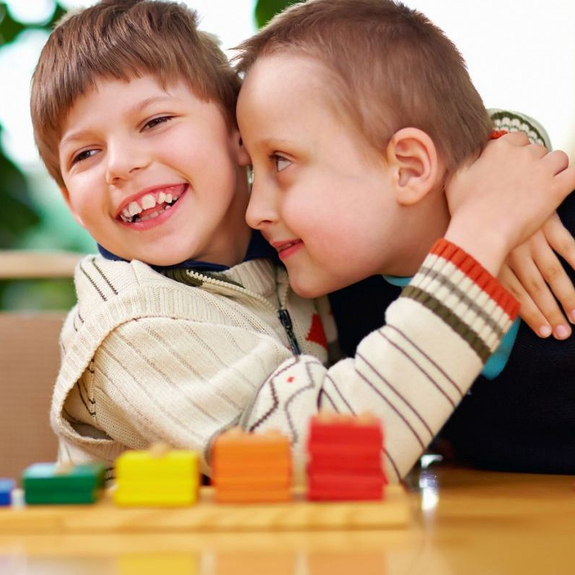 Jungen_Umarmung_klein